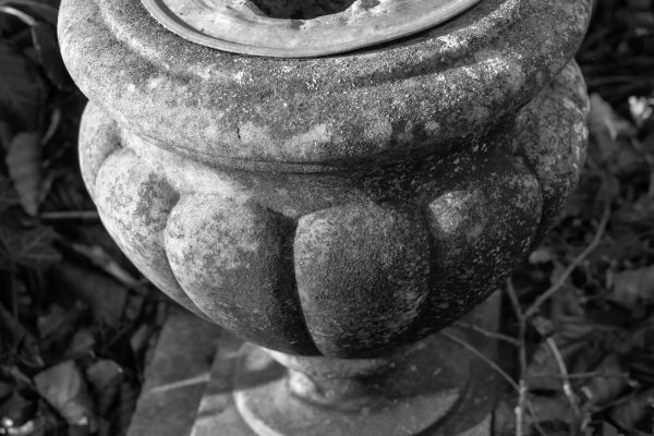 Decorative urn